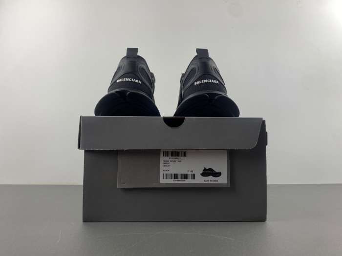 Ba*len*cia*ga sneaker