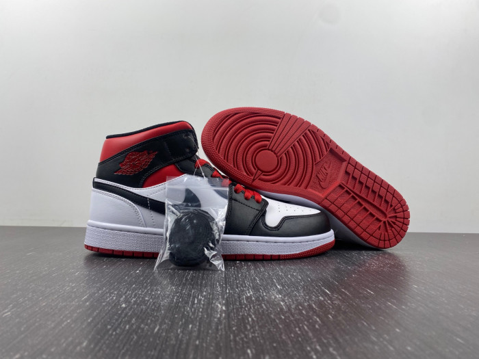 air jordan 1 mid “gym red” dq8426-106