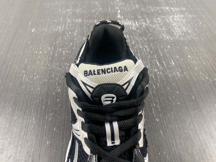 Ba*len*cia*ga runner sneaker