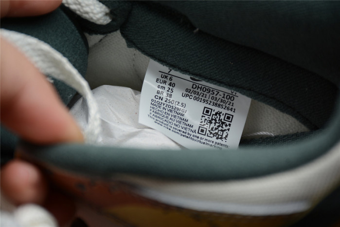 nike sb dunk low “sail multi camo” dh0957-100
