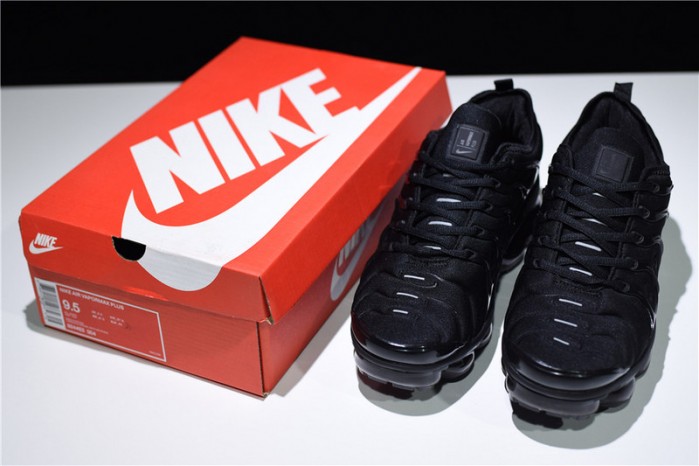 nike air vapormax plus triple black 924453-004