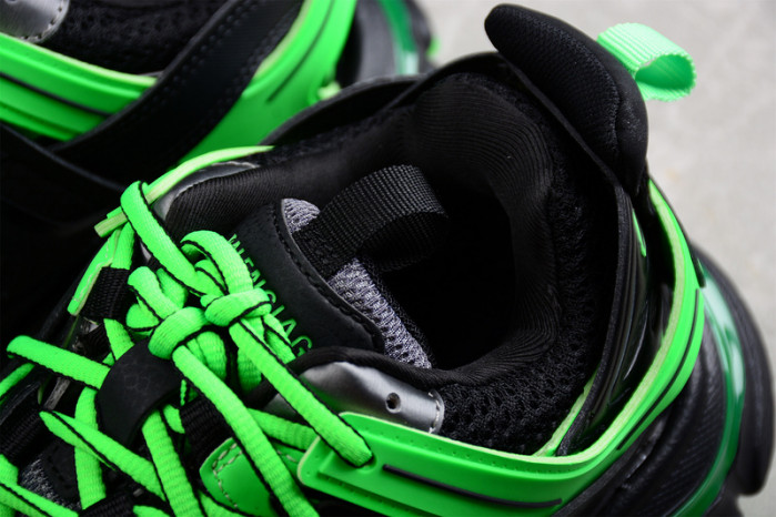 Ba*len*cia*ga track 8000017