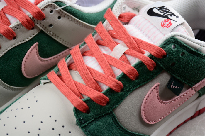 nike dunk low se all petals united fir green fn8923-061