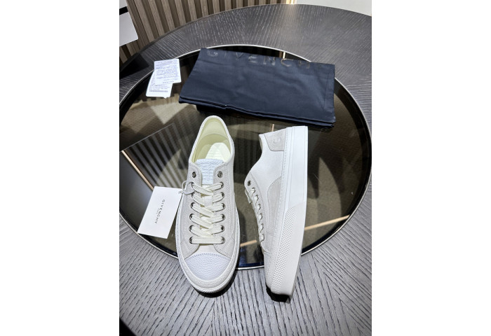 Givenchy Sneakers 660048