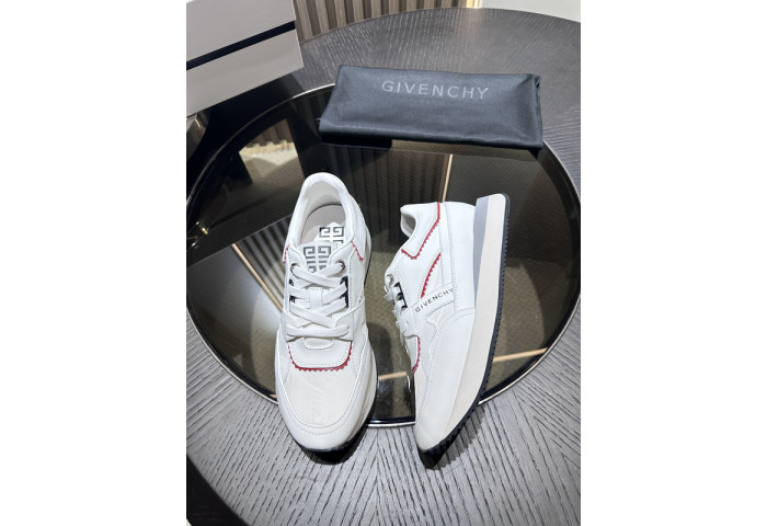 Givenchy Sneakers 660052