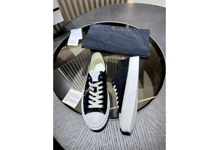 Givenchy Sneakers 660049