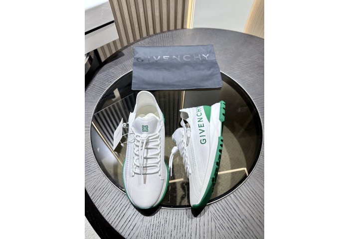 Givenchy Sneakers 660039