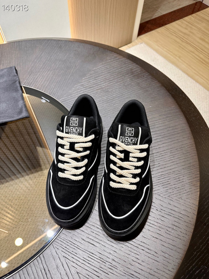 Givenchy Sneakers 660019