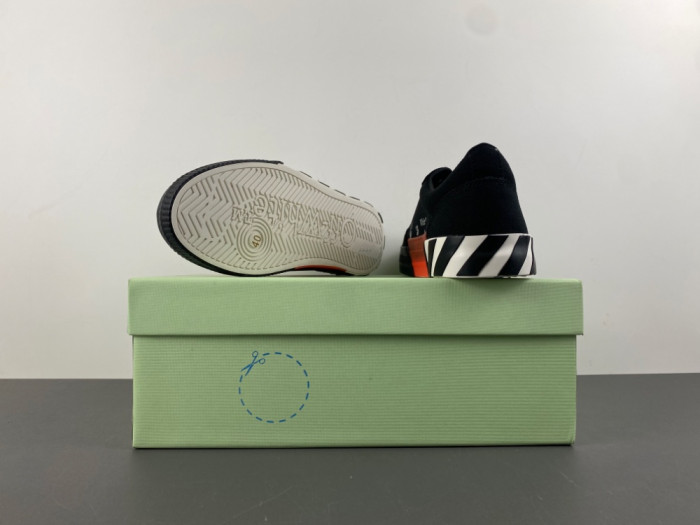 OFF-W c/o Virgil Abloh Vulc Low 2A6WTW