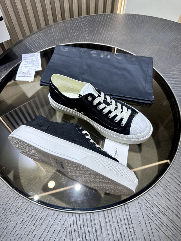 Givenchy Sneakers 660049