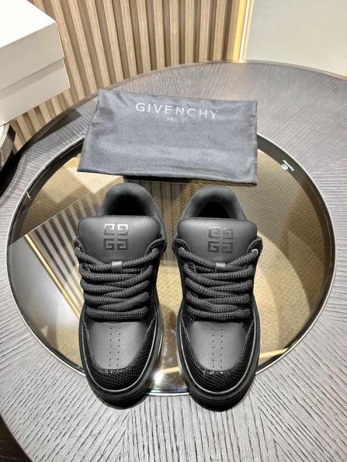 Givenchy Sneakers 660017